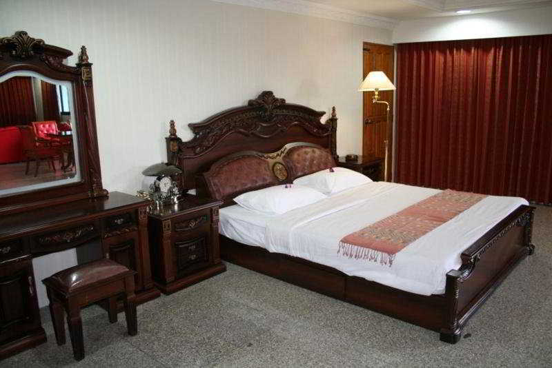 Chateau Chiangmai Hotel Чиангмай Экстерьер фото